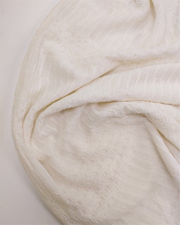 Krem Ekru Arası Kendinden Desenli Bürümcüklü Jarse Kumaş Elbiselik & Bluzluk 170x320cm
