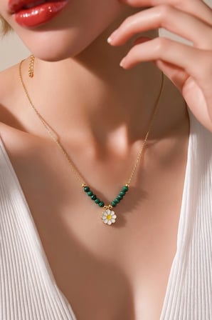 925 Ayar Gümüş 14K Altın Kaplamalı Yeşil Kristal Taşlı Papatya Kolye - N168501