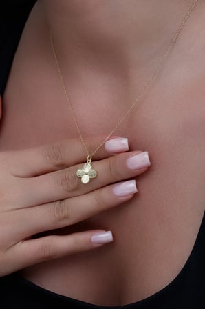 14K Altın Kaplamalı 925 Ayar Gümüş Kalemli Granada Saray Yoncası Kolye - 23183101