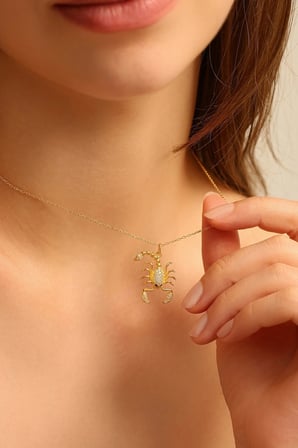 18K Altın Kaplamalı 925 Ayar Gümüş Akrep Kolye - 23183902