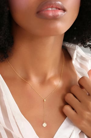 18K Altın Kaplamalı 925 Ayar Gümüş Sallantılı Yonca Kolye - 23185501
