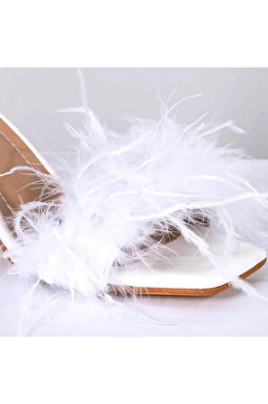 Diva Tüylü Beyaz Kadeh Topuklu Ayakkabı