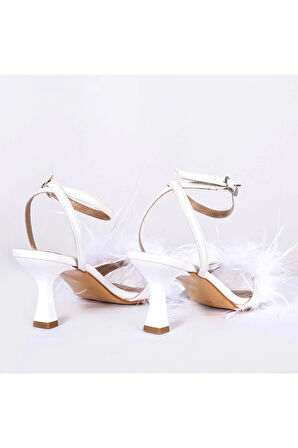 Diva Tüylü Beyaz Kadeh Topuklu Ayakkabı