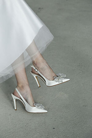 Asmara Fiyonk Taş Detaylı Beyaz Topuklu Ayakkabı