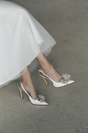 Asmara Fiyonk Taş Detaylı Beyaz Topuklu Ayakkabı