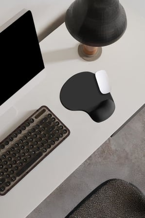 SoftRest Siyah Mouse Pad – Bilek Destekli, Dayanıklı Ergonomik Tasarım