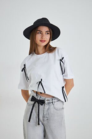 Kurdele Tasarımlı Oversize  %100 Pamuk Kadın Tişört