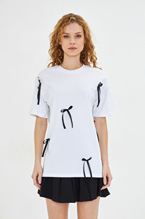 Kurdele Tasarımlı Oversize  %100 Pamuk Kadın Tişört