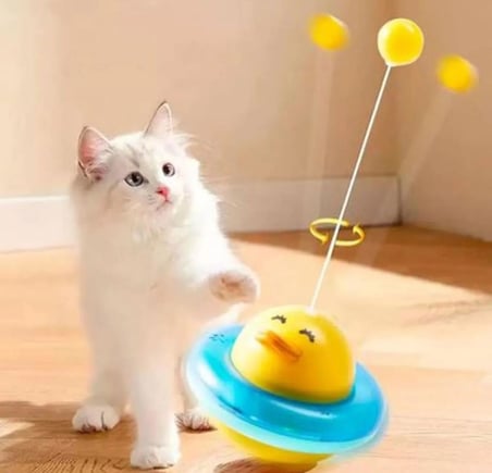 360° Dönen Ördek Şekilli İnteraktif Kedi Oyuncağı – Atıştırmalık Dispenserli Zeka Geliştirici Kedi Eğitim Oyuncağı – Dayanıklı ve Kolay Temizlenebilir – Kaymaz Tabanlı
