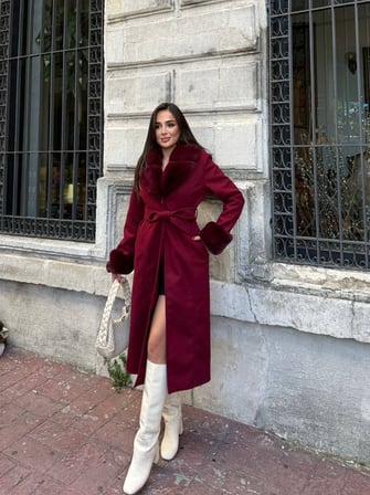 Premium Kürk Yakalı ve Kürk Manşetli Kuşaklı Uzun Kaşe Kaban - Bordo