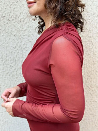 TÜL DETAYLI DRAPELİ ELBİSE