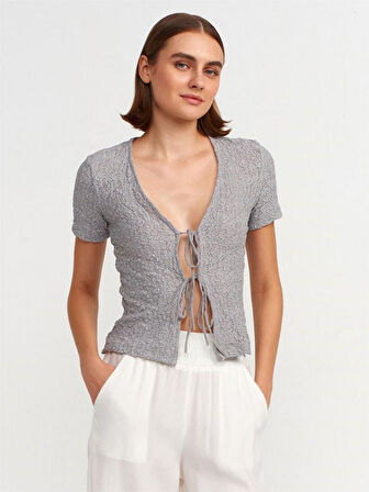 ÖNDEN BAĞLAMALI DANTELLİ BLUZ