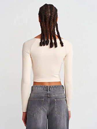 YAKASI DANTELLİ BÜZGÜLÜ BLUZ