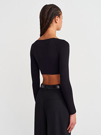 YAKASI DANTELLİ BÜZGÜLÜ BLUZ