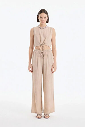 ÖNÜ BONCUK DETAYLI BAĞCIKLI BLUZ