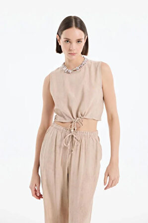 ÖNÜ BONCUK DETAYLI BAĞCIKLI BLUZ