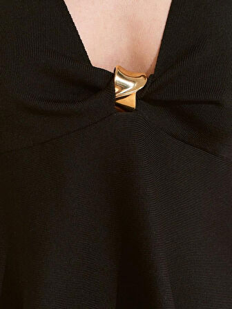 METAL DETAYLI TRİKO BLUZ