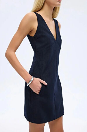 V YAKA KADİFE ELBİSE