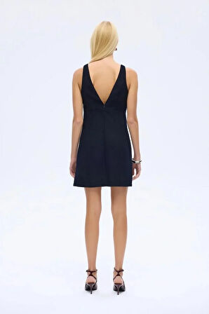 V YAKA KADİFE ELBİSE