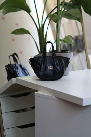 Siyah Tutma Saplı Pouch El Çantası