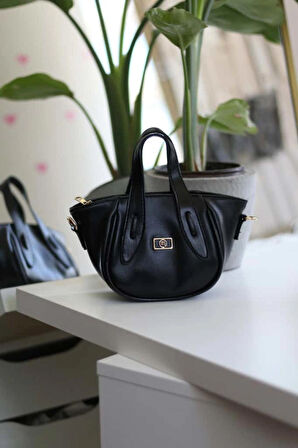 Siyah Tutma Saplı Pouch El Çantası