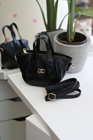 Siyah Tutma Saplı Pouch El Çantası