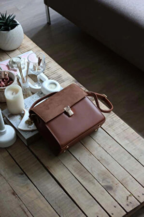 taba süet kapak detaylı ayarlanabilir askılı omuz çantası