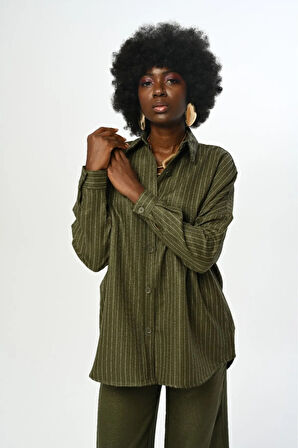 KADIN ÇİZGİLİ DESENLİ DÜZ RENK OVERSİZE KESİM GÖMLEK