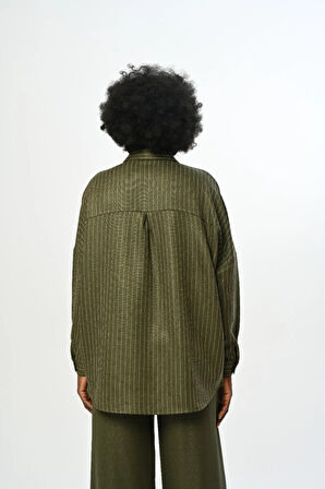 KADIN ÇİZGİLİ DESENLİ DÜZ RENK OVERSİZE KESİM GÖMLEK