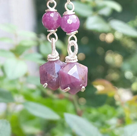 2347 Gümüş(925) aparatlı kök Yakut el yapımı küpe