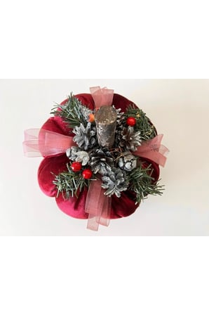 Kadife Dekoratif Balkabağı Masa Süsü - Bordo, Kozalak ve Çam Detaylı Yılbaşı Hediyelik Ev Aksesuarı 30x25cm