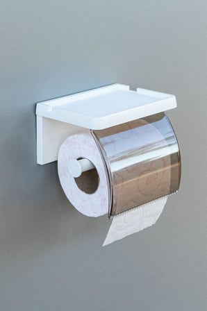 ATA HOME Yapışkanlı Kapaklı Tuvalet Kağıdı Askısı Banyo Tuvalet Kağıtlığı Aparatı Peçetelik Organizer Plastik, Beyaz