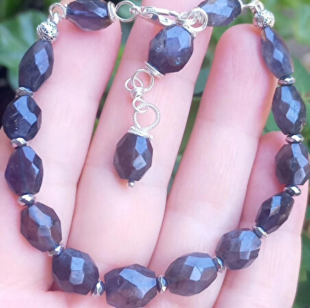 2374 Hindistan el kesimi fasetli İyolit(su safiri) el yapımı bileklik