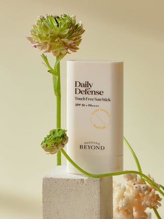 Daily Defense Touch Free Sun Stick SPF50+ PA++++ Şeffaf Bitişli Yüksek UV Korumalı Güneş Stick 18g