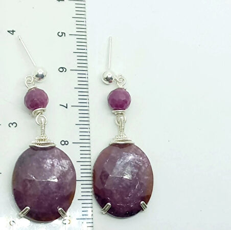 2377 Faset kesim oval Yakut Gümüş aparatlı el yapımı küpe