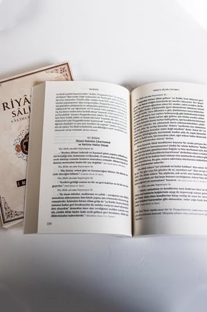 RİYAZÜS SALİHİN: Salihler Bahçesi