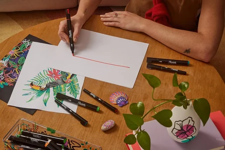 Creative Marker Akrilik Boya Kalemleri | Yuvarlak Uçlu Su Bazlı Boya Kalemi | Mürekkep Kağıda Geçirmez ve Çoğu Yüzey Üzerine Yazar | 12 Adet