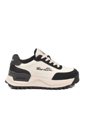 Beyaz Siyah Hafızalı Taban Bağcıklı Kadın Sneaker BNI-11235 Z