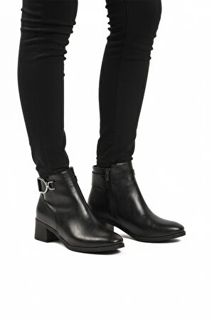 Siyah Cilt Fermuarlı Kaymaz Polarlı Kadın Topuklu Bot 417637 Z