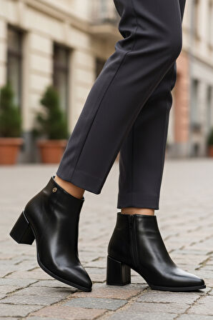 Siyah İçi Kürklü Soğuğa Dirençli Topuklu Kadın Bot PC-54984 Z