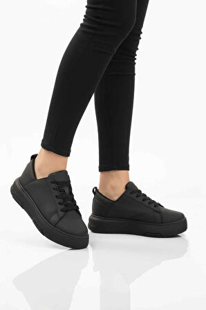 Siyah Kalın Taban Bağcıklı Kadın Spor Ayakkabı Termo DV-03 Z