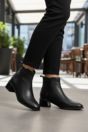 Siyah Hakiki Deri Polarlı Fermuarlı Kaymaz Kadın Bot 9786-1 Z