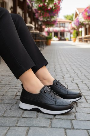 Siyah Lastik Bağcıklı Hafif Kadın Casual Ayakkabı 060 Z