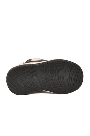 Siyah Beyaz Bağcıklı Hafif Esnek Unisex Çocuk Spor Ayakkabı BN-12056 P