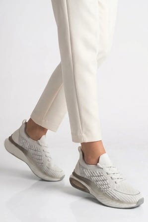 Beyaz Geniş Kalıp Anorak Hafızalı Rahat Tabanlı Kadın Yürüyüş ve Spor Ayakkabı Sneaker B264 Z