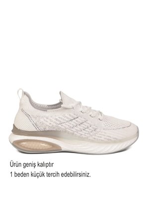 Beyaz Geniş Kalıp Anorak Hafızalı Rahat Tabanlı Kadın Yürüyüş ve Spor Ayakkabı Sneaker B264 Z
