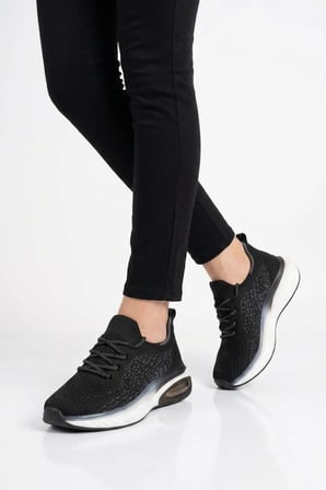 Beyaz-Siyah Geniş Kalıp Anorak Hafızalı Rahat Tabanlı Kadın Yürüyüş ve Spor Ayakkabı Sneaker B264