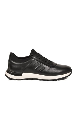 Erkek Siyah Hakiki Deri Casual Ayakkabı Bağcıklı Rahat Konfor Tabanlı Sneaker M294 M