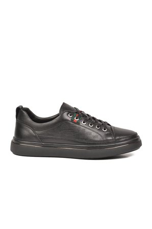 Siyah Hakiki Deri Erkek Sneaker Memory Taban Casual Ayakkabı M665 M