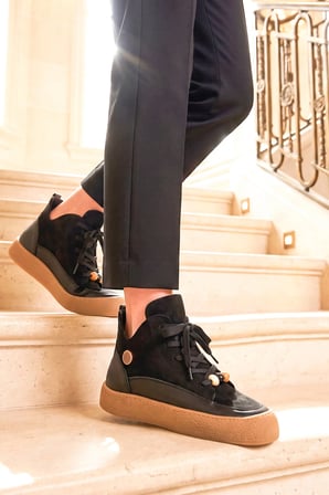 Siyah Süet Bağcıklı Boncuk Detaylı Kauçuk Tabanlı Şık Kadın Sneaker Bot 669267